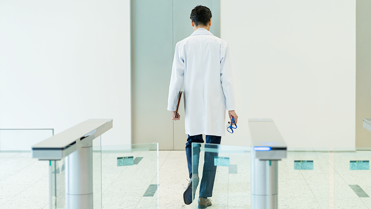 ルックスも腕も完璧 伝説のイケメン先生 クリニック開業ナビ